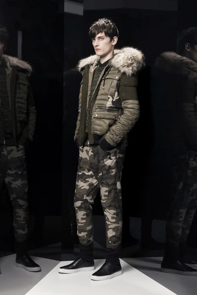 Look 30